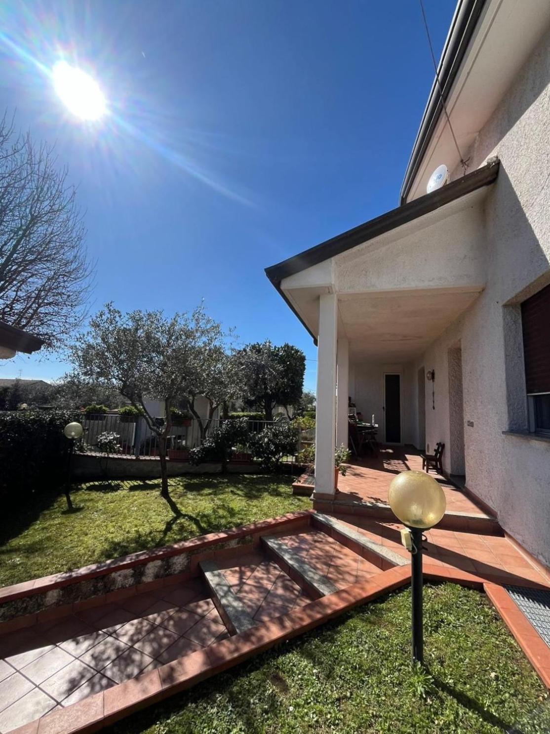 B&B Il Girasole Ortonovo Kültér fotó